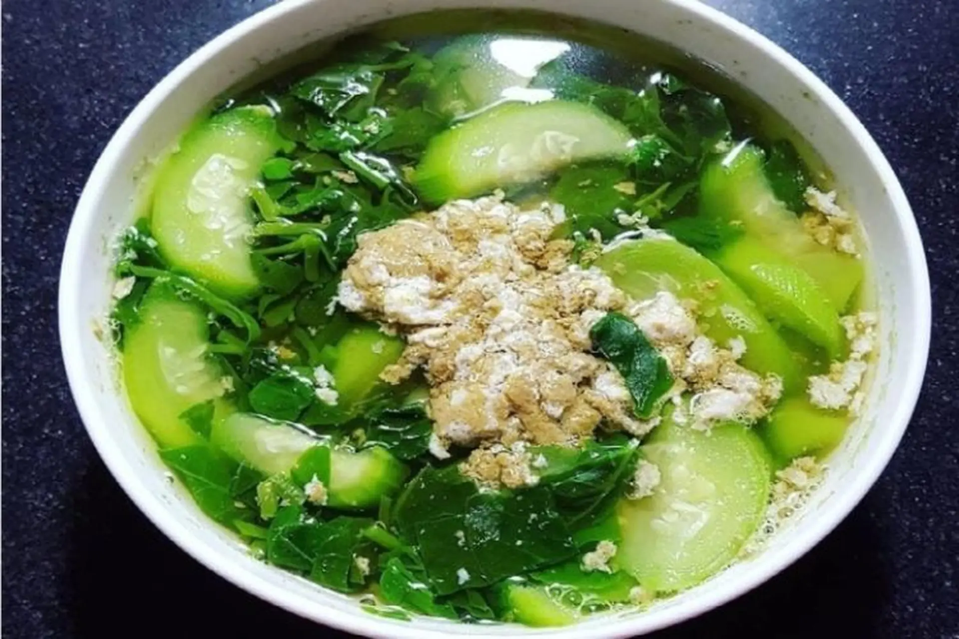 Canh cua rau đay mồng tơi (kèm mướp)